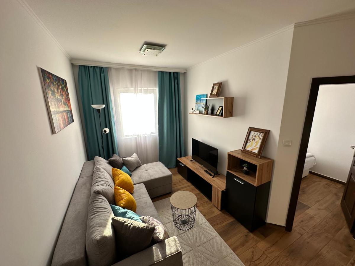 Sky Lux Apartmani Surčin Eksteriør bilde