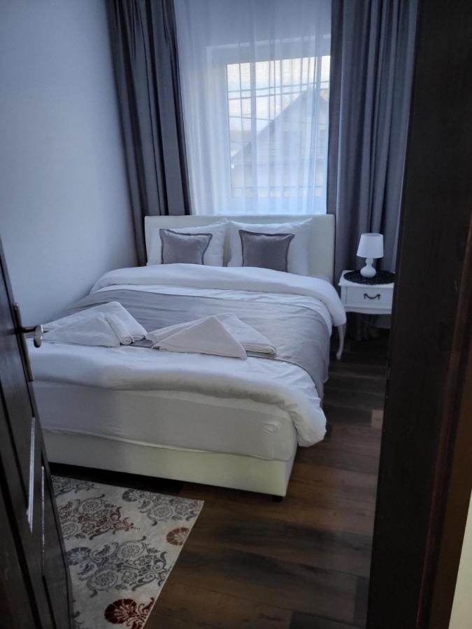 Sky Lux Apartmani Surčin Eksteriør bilde