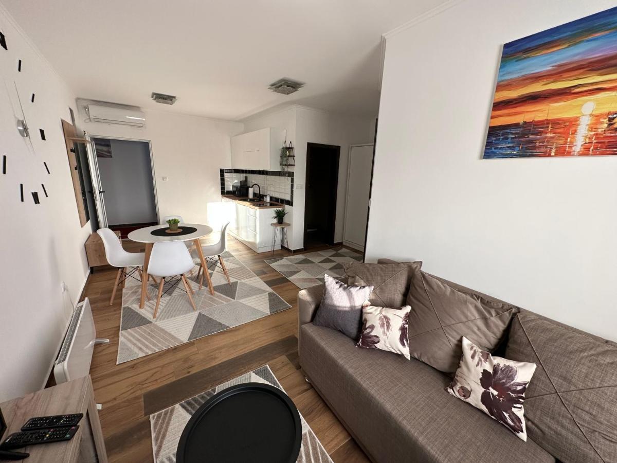 Sky Lux Apartmani Surčin Eksteriør bilde