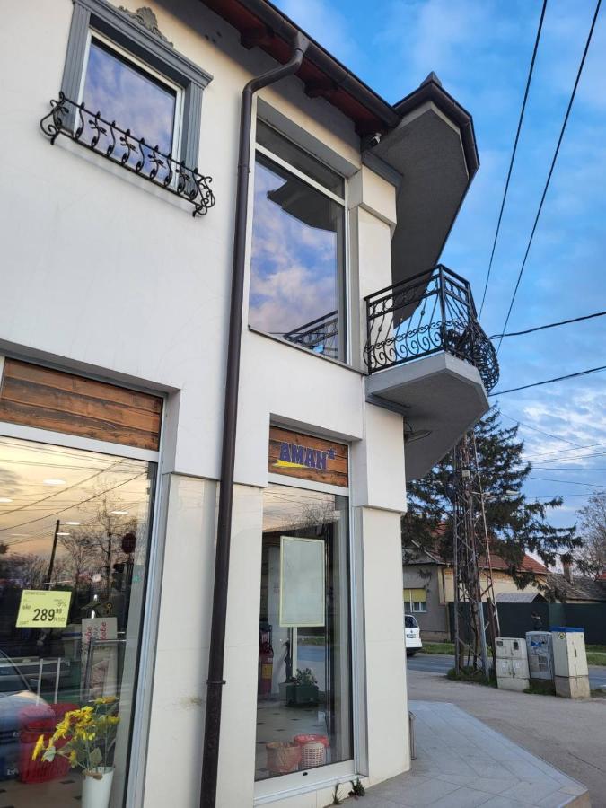 Sky Lux Apartmani Surčin Eksteriør bilde